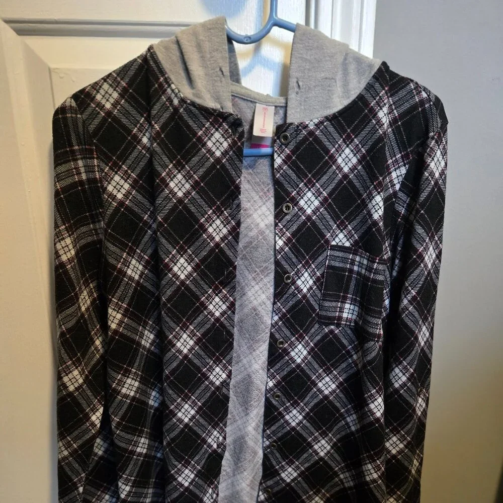 Shirt - Picture 1 of 4